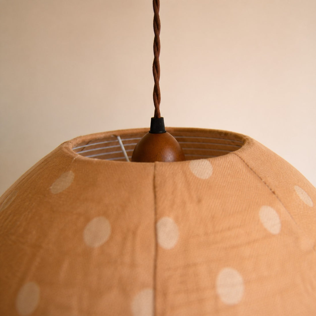 Close view of shade frame and top fitting