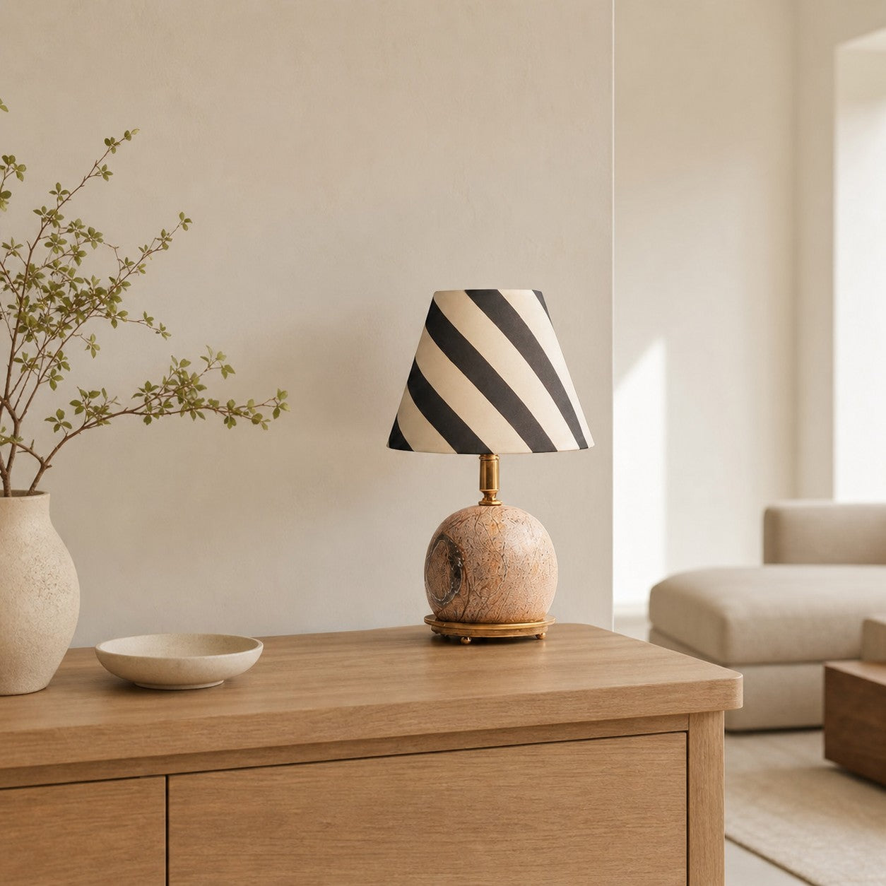 Modern Sculptural Table Lamp – Minimalist Decorative Light for Bedroom Living Room