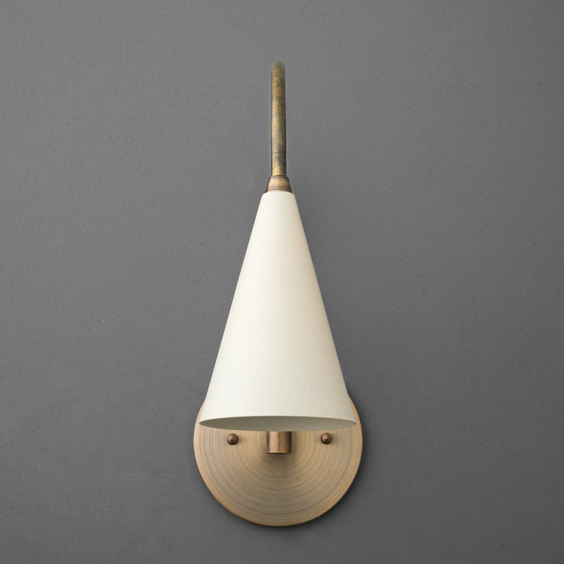 Curva Metal Vintage Wall Sconce  - Elegant Cone Shade for Bedrooms