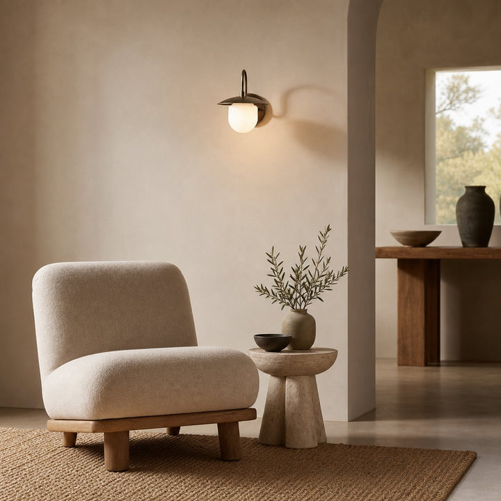 Curva Metal Arched Brass Wall Sconce - Elegant Metal Light for Modern Interiors