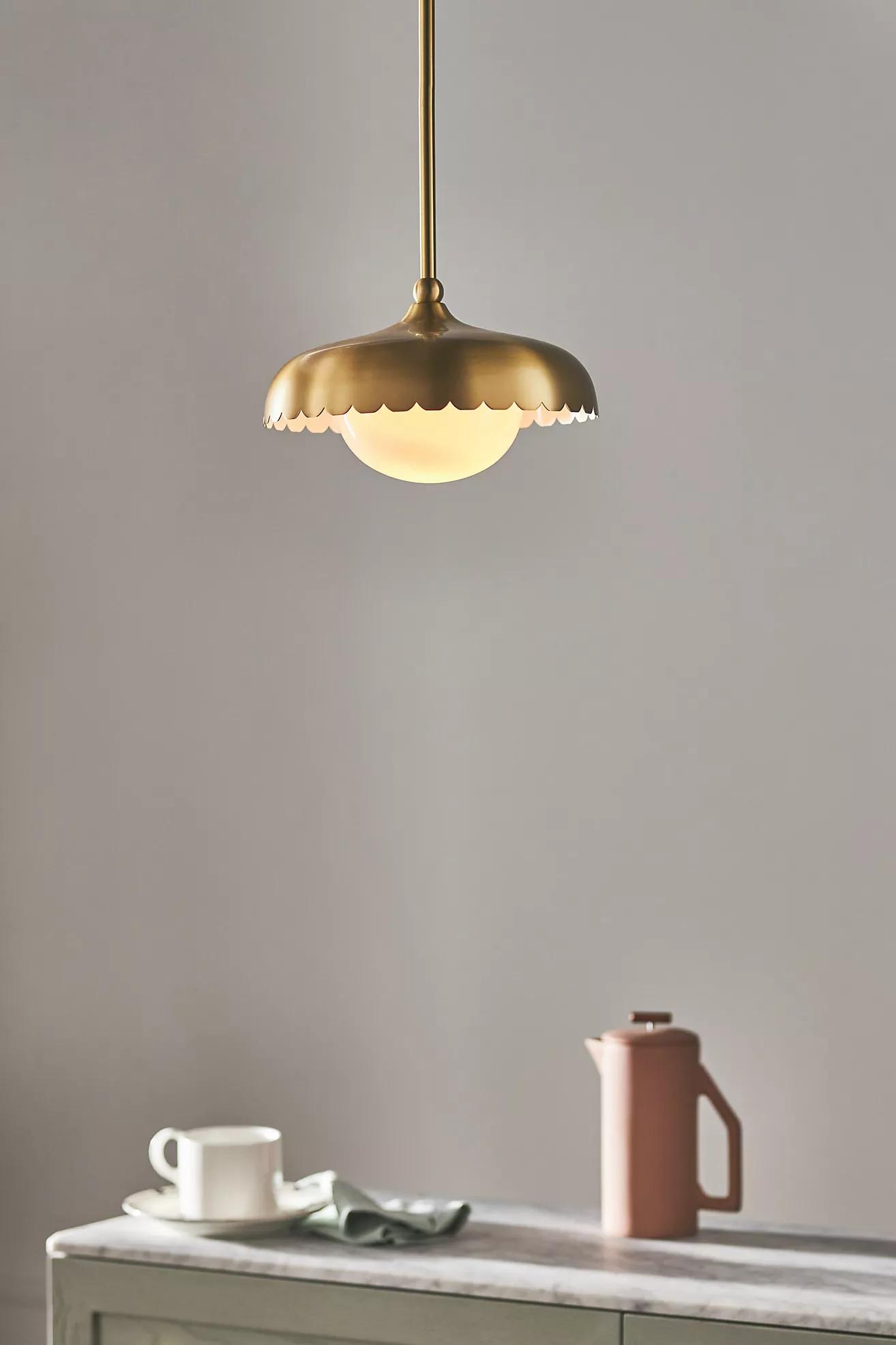 Rayla Retro Brass Scalloped Shade Pendant Lamp – Perfect for Living Rooms and Cafes
