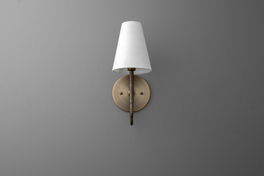 Curva Metal Collection Traditional Wall Light - Brass Finish with Shade