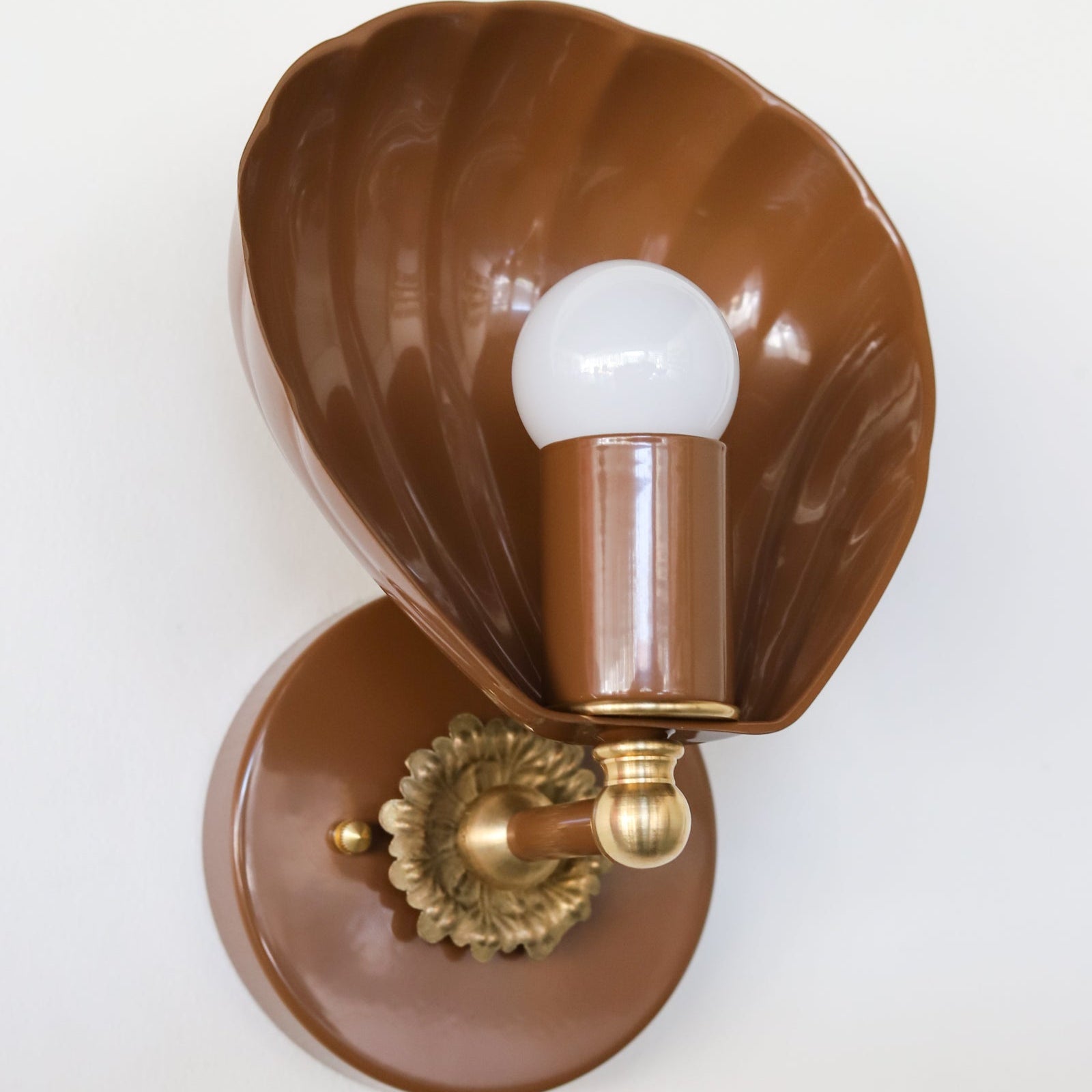 Shell Shape Wall Sconce - Brass Accents Steel Light for Eclectic Decor