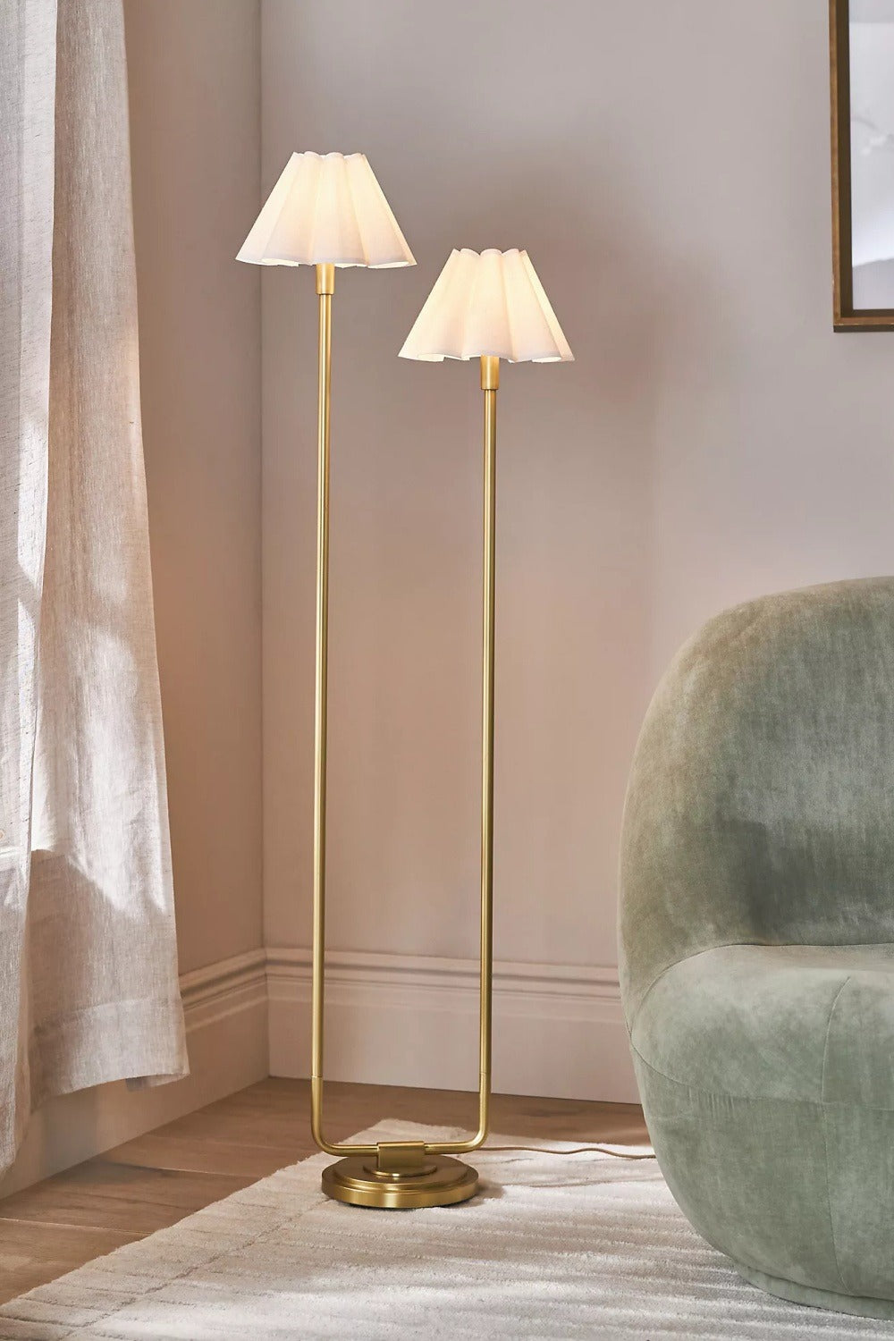 Capirise Gold Scalloped Shade Floor Lamp - Contemporary Metal Lighting for Bedroom