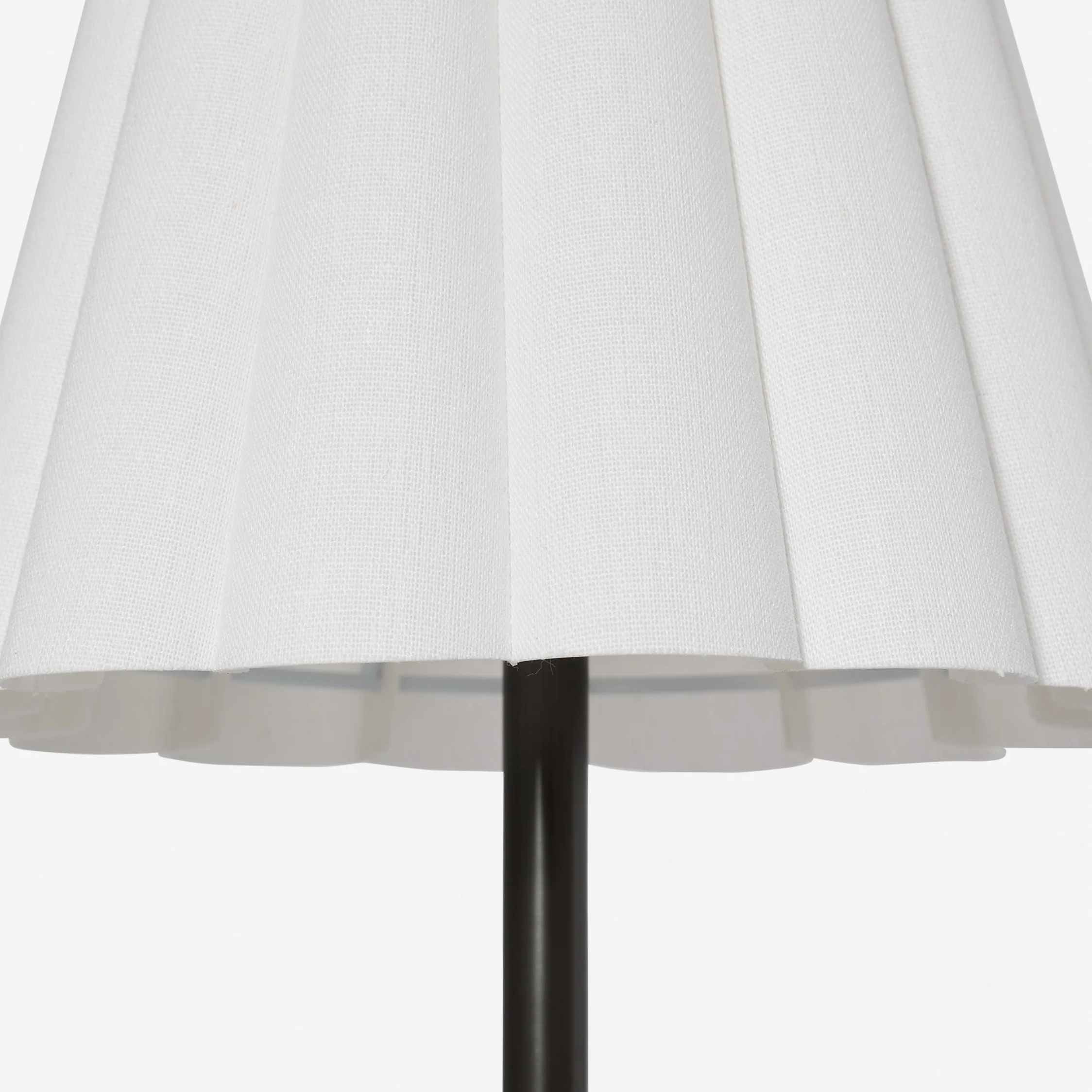 Ruffmeto Transitional Slim Table Lamp – Sculptural Shade Lighting for Living Room or Bedroom