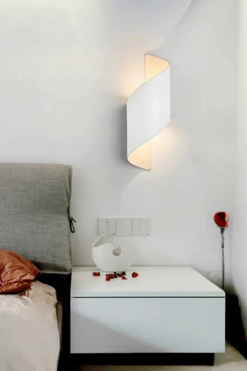 Modern Design Spiral Metal Wall Sconce