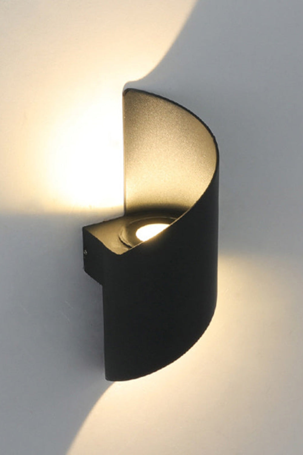 Modern Design Spiral Metal Wall Sconce
