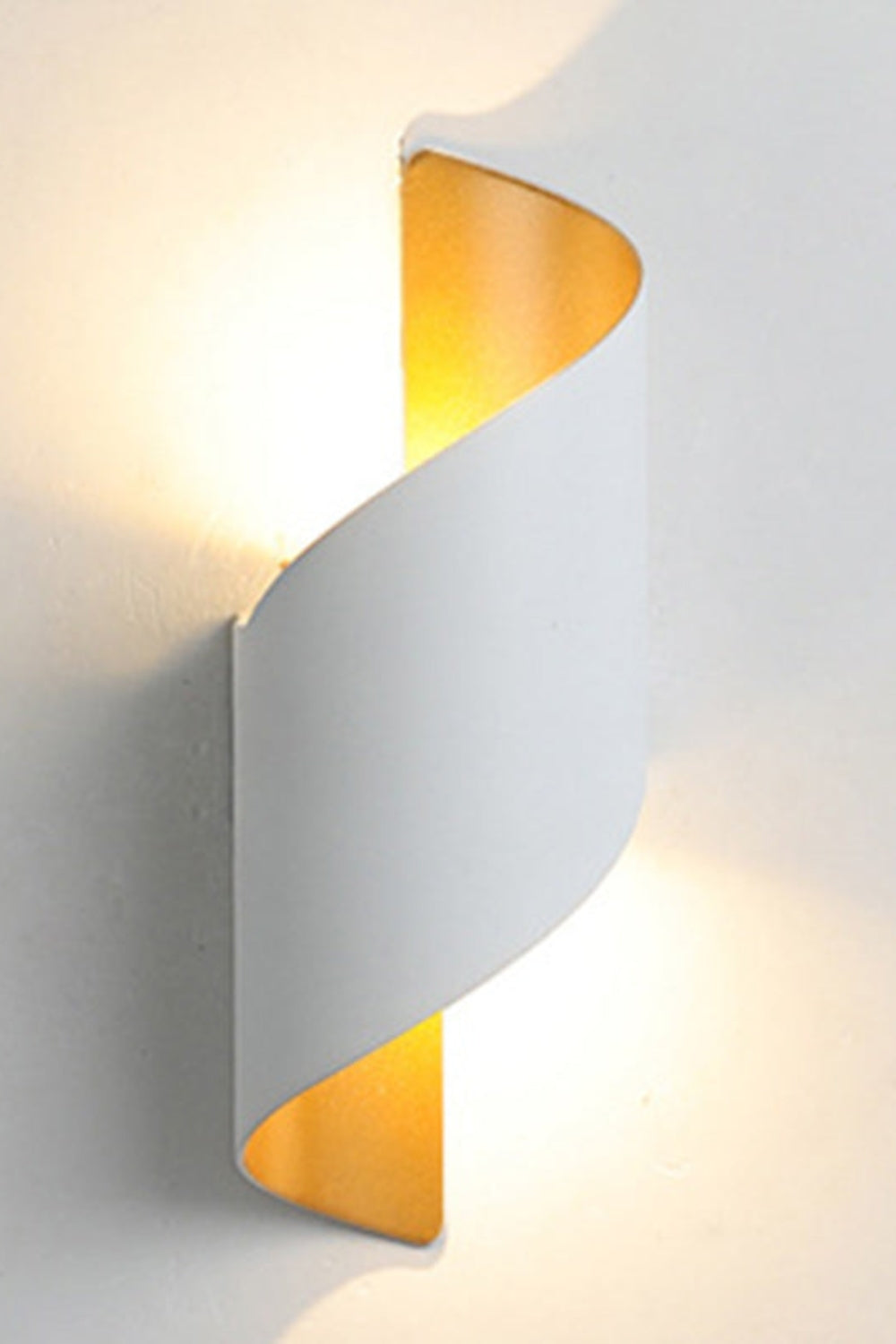 Modern Design Spiral Metal Wall Sconce