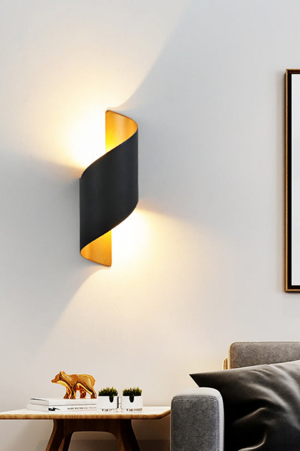 Modern Design Spiral Metal Wall Sconce