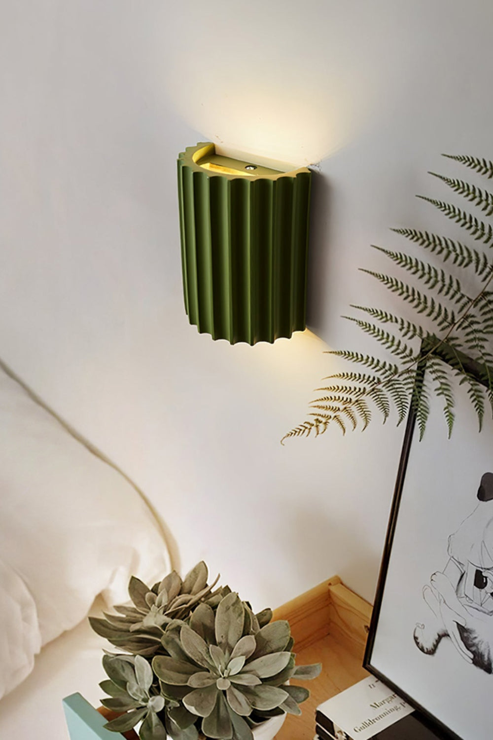 Modern Ribbed Resin Fluted Wall Lamp