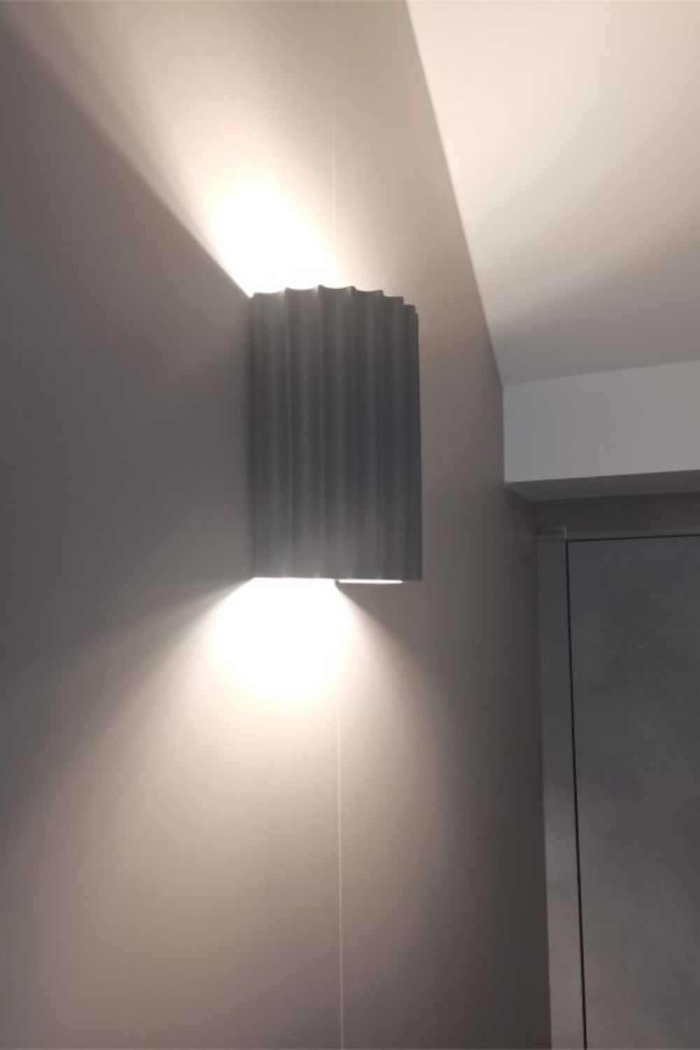 Modern Ribbed Resin Fluted Wall Lamp