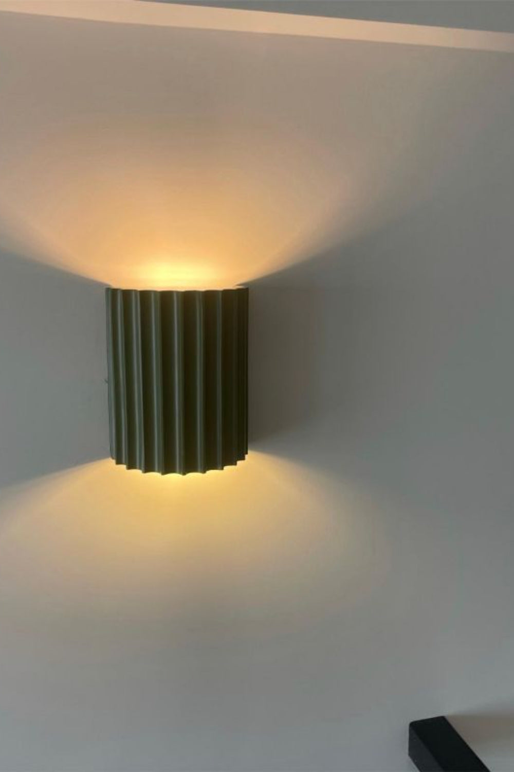 Modern Ribbed Resin Fluted Wall Lamp