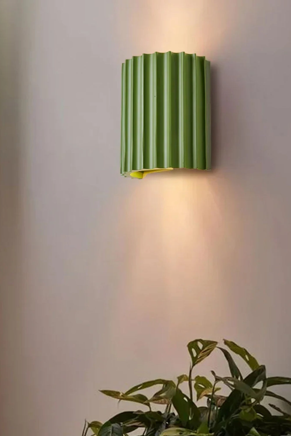Modern Ribbed Resin Fluted Wall Lamp