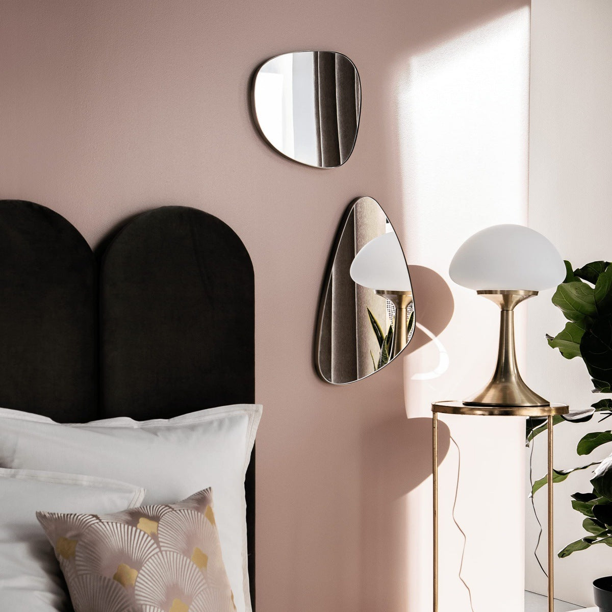 Mushroom Glass Bedside Lamp – Vintage Brass Base & Adjustable Brightness