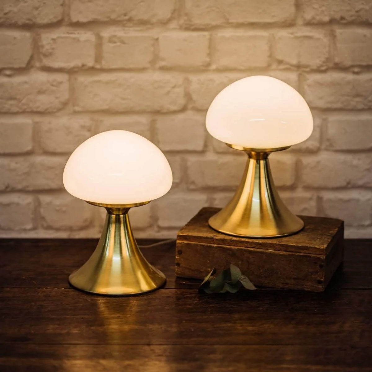 Mushroom Glass Bedside Lamp – Vintage Brass Base & Adjustable Brightness
