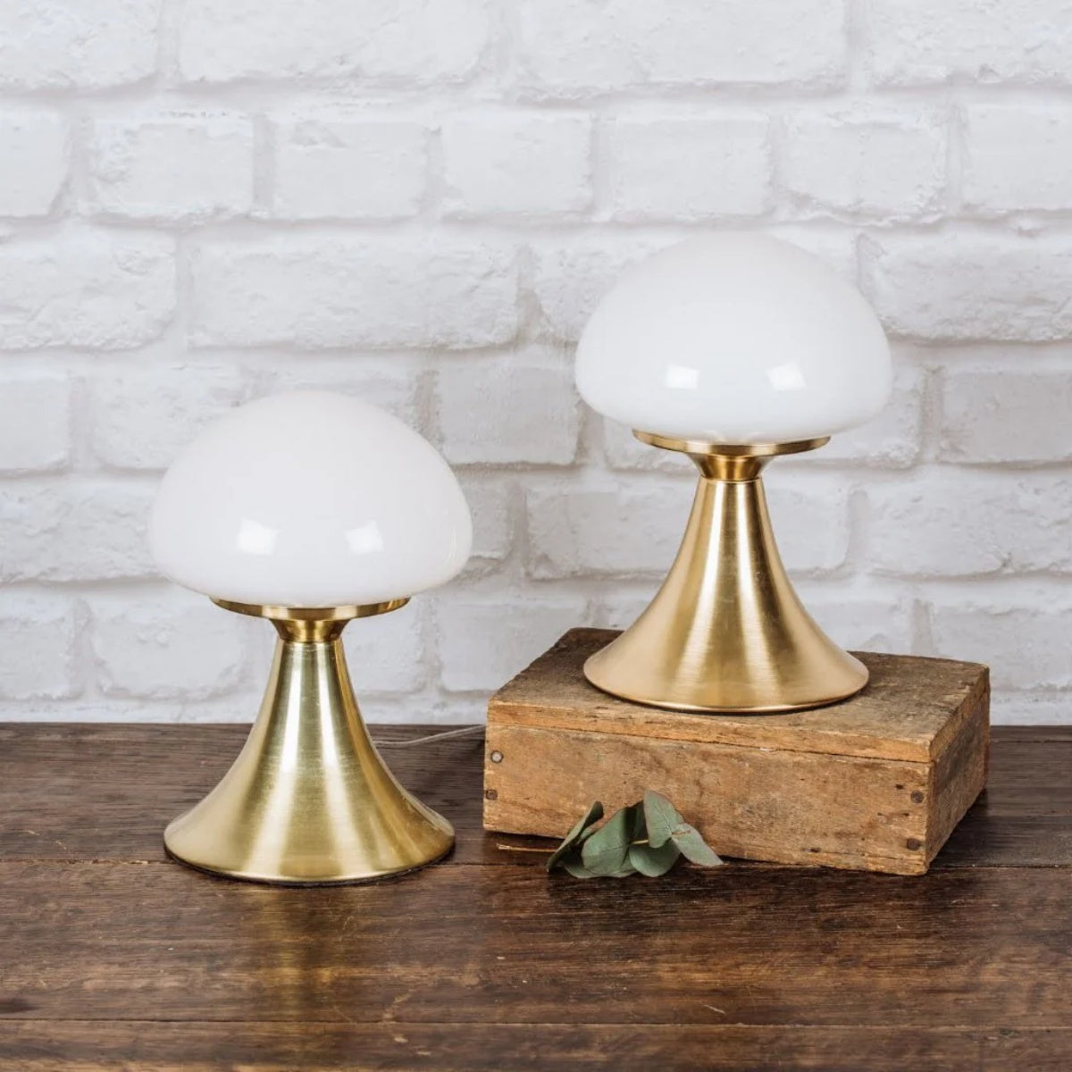 Mushroom Glass Bedside Lamp – Vintage Brass Base & Adjustable Brightness