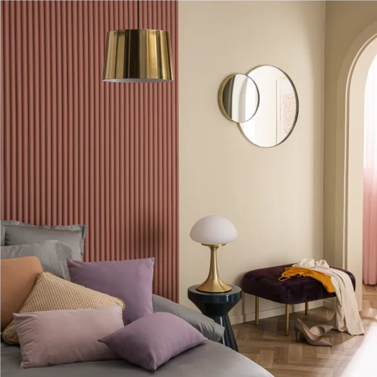 Mushroom Glass Bedside Lamp – Vintage Brass Base & Adjustable Brightness