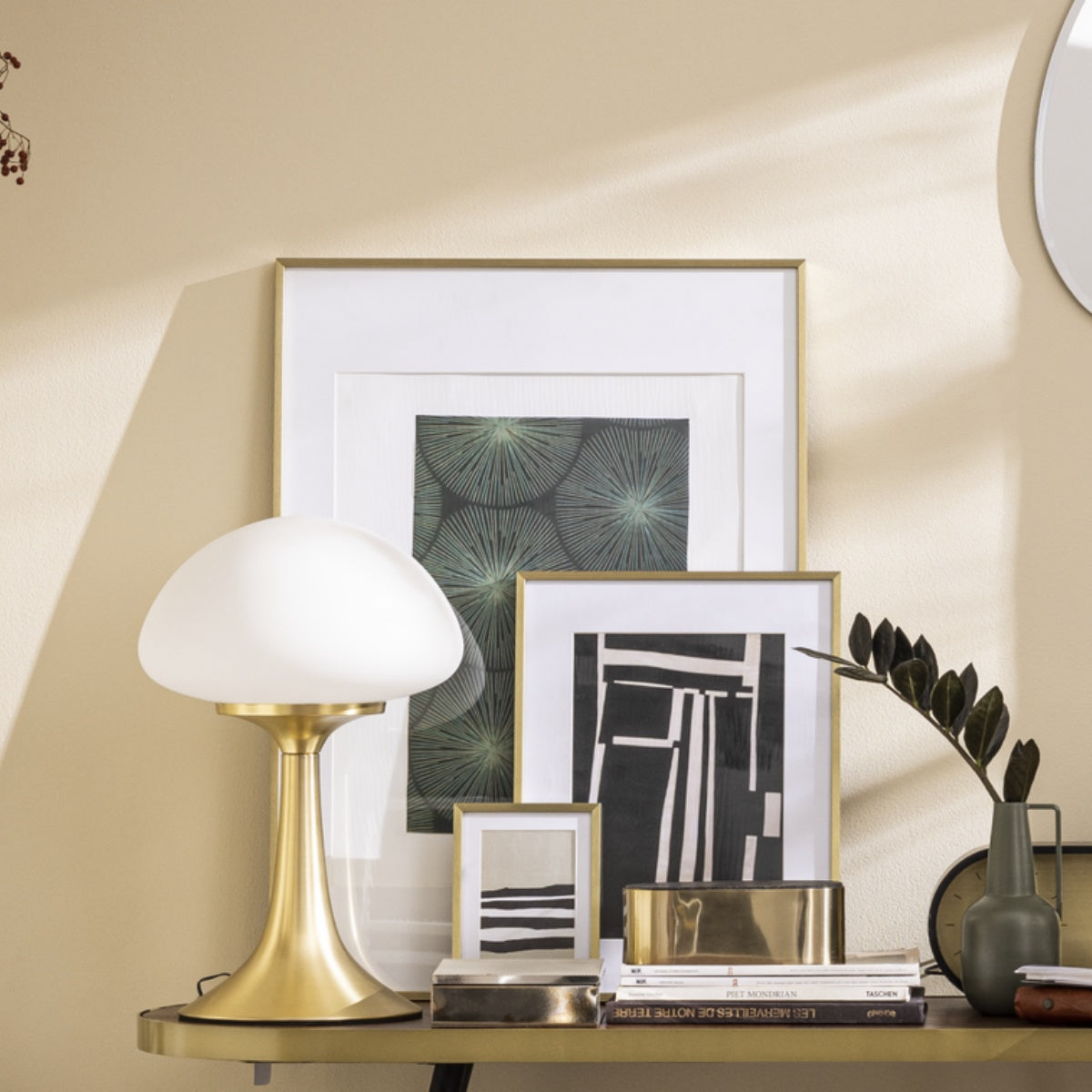 Mushroom Glass Bedside Lamp – Vintage Brass Base & Adjustable Brightness