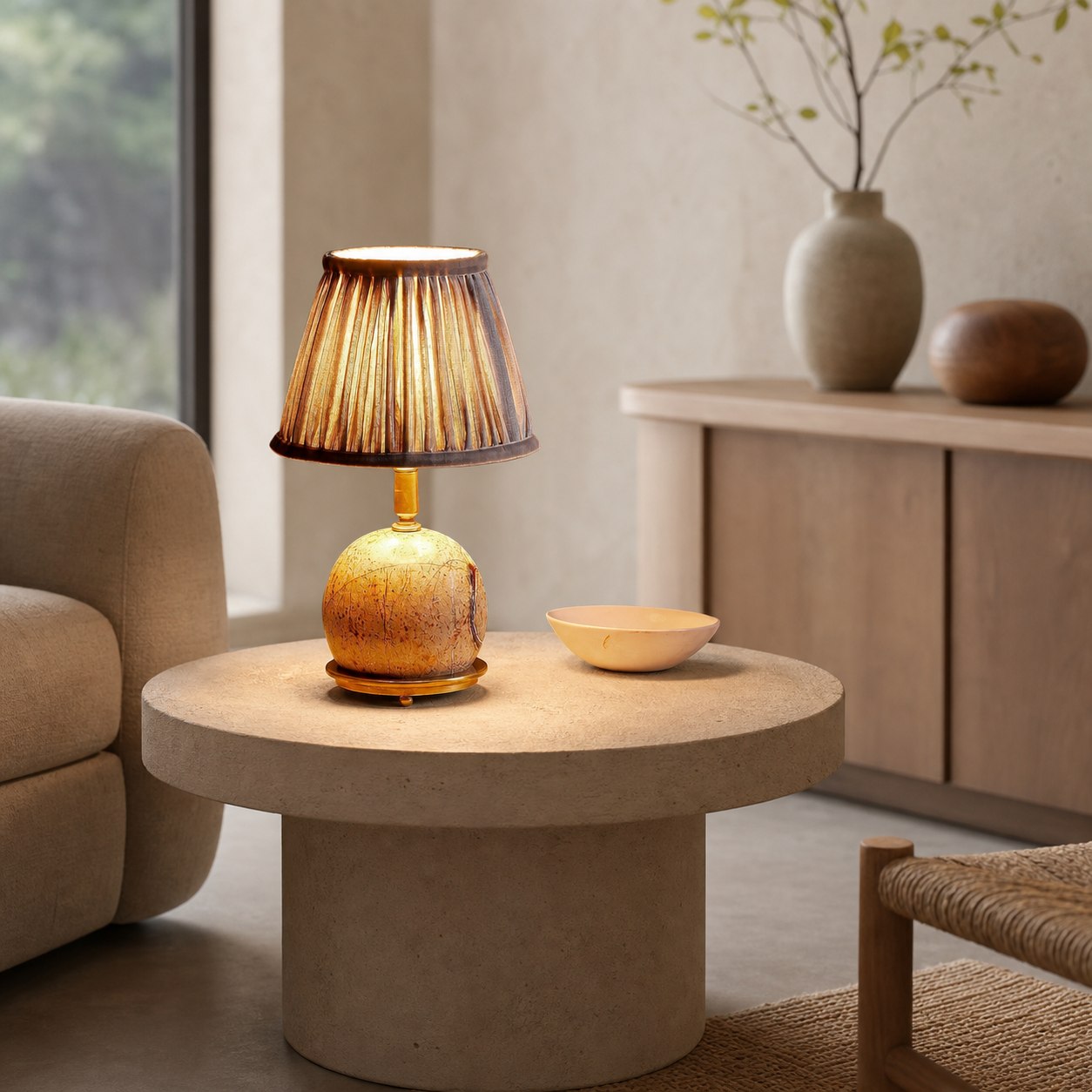 Modern Sculptural Table Lamp – Minimalist Decorative Light for Bedroom Living Room
