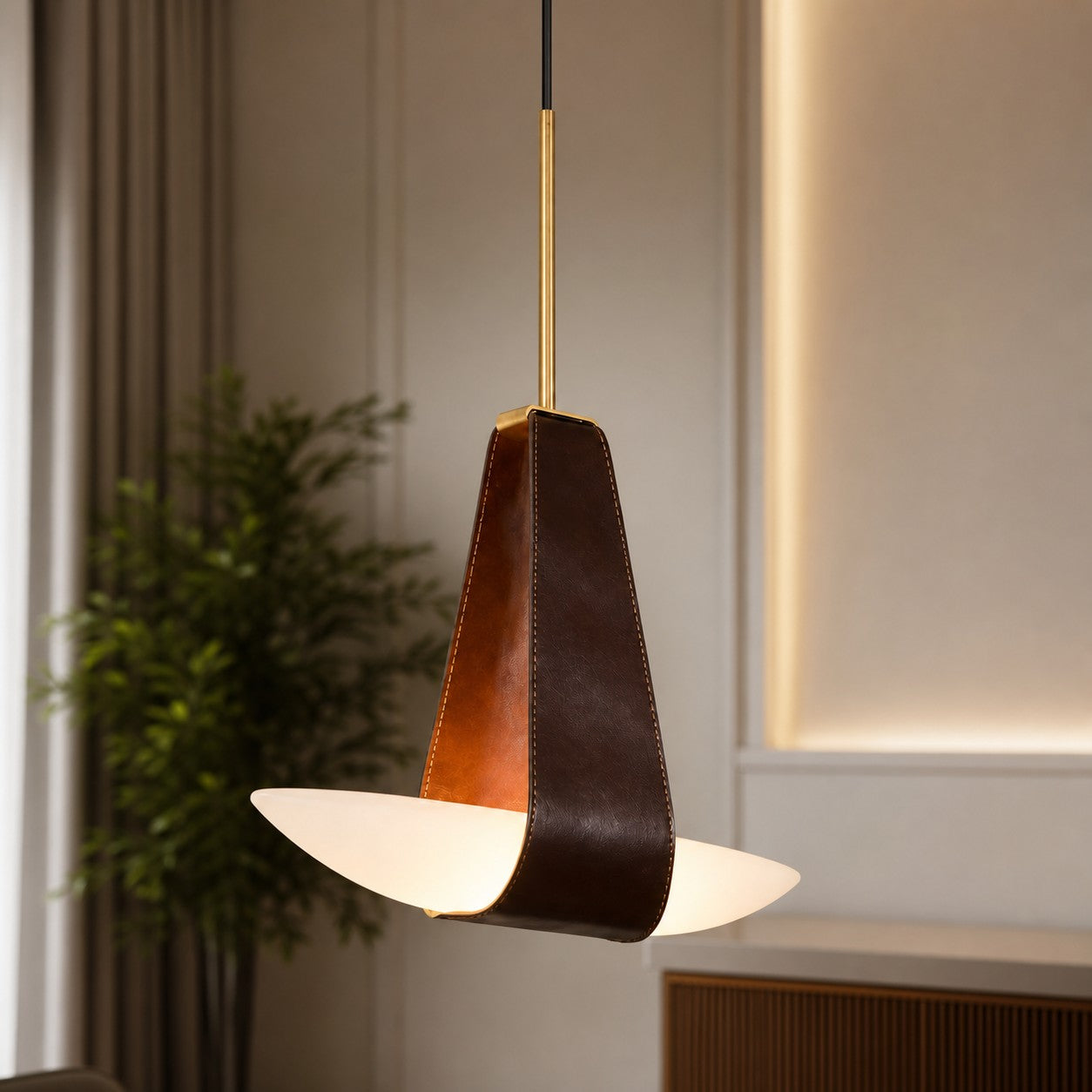 Single sailboat leather pendant lamp in a modern dining room