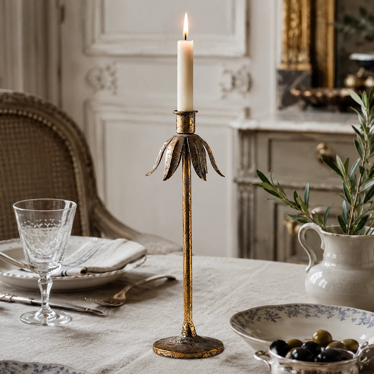 Aura candlestick 14.2" / 36 cm scene