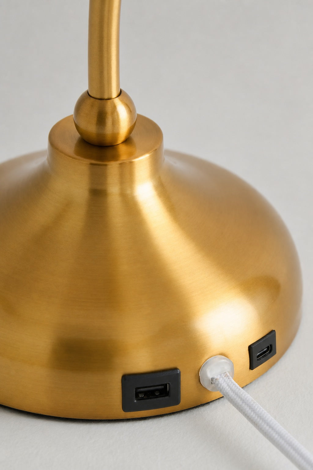 Rayla Scallop Task Lamp – Retro Task Lighting with Style