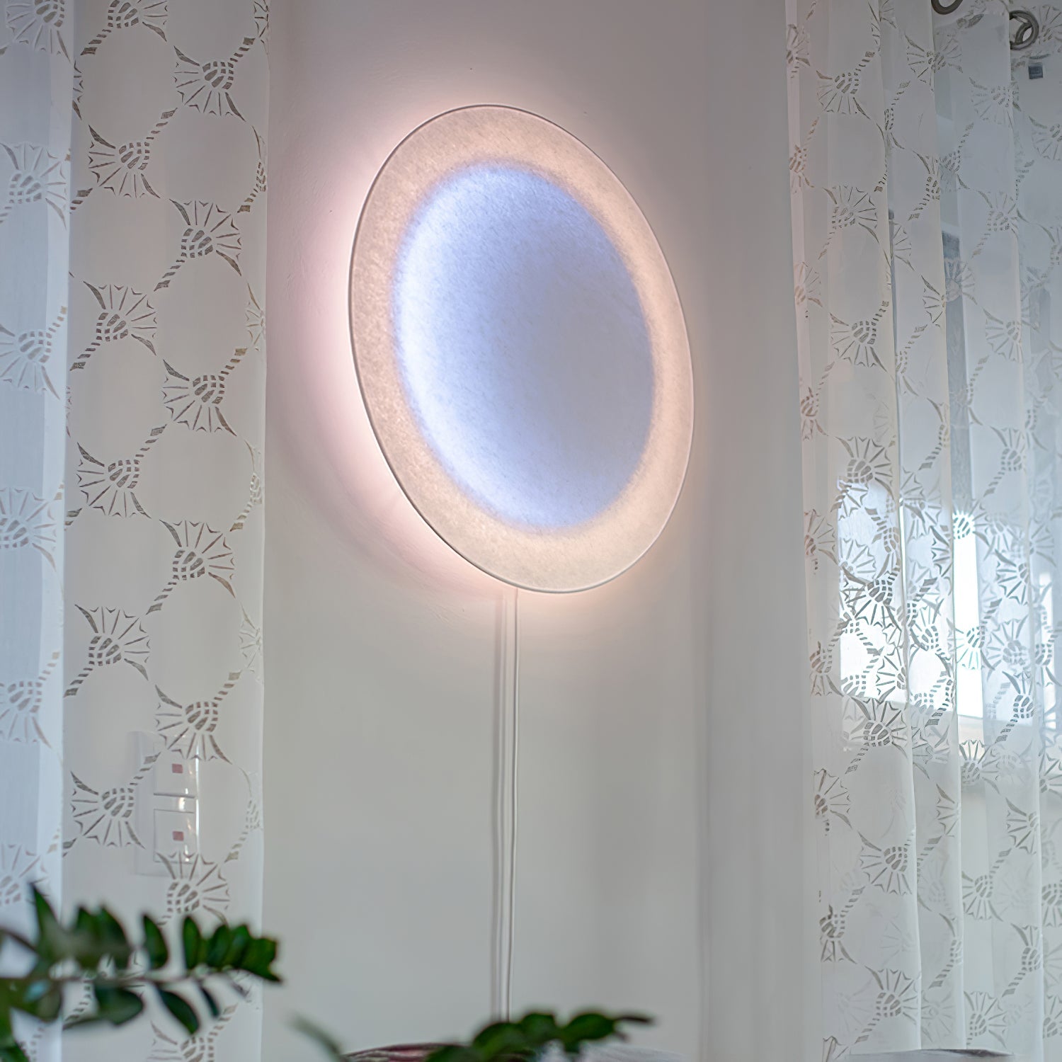 Modern Simple Plug-In Round Wall Lamp