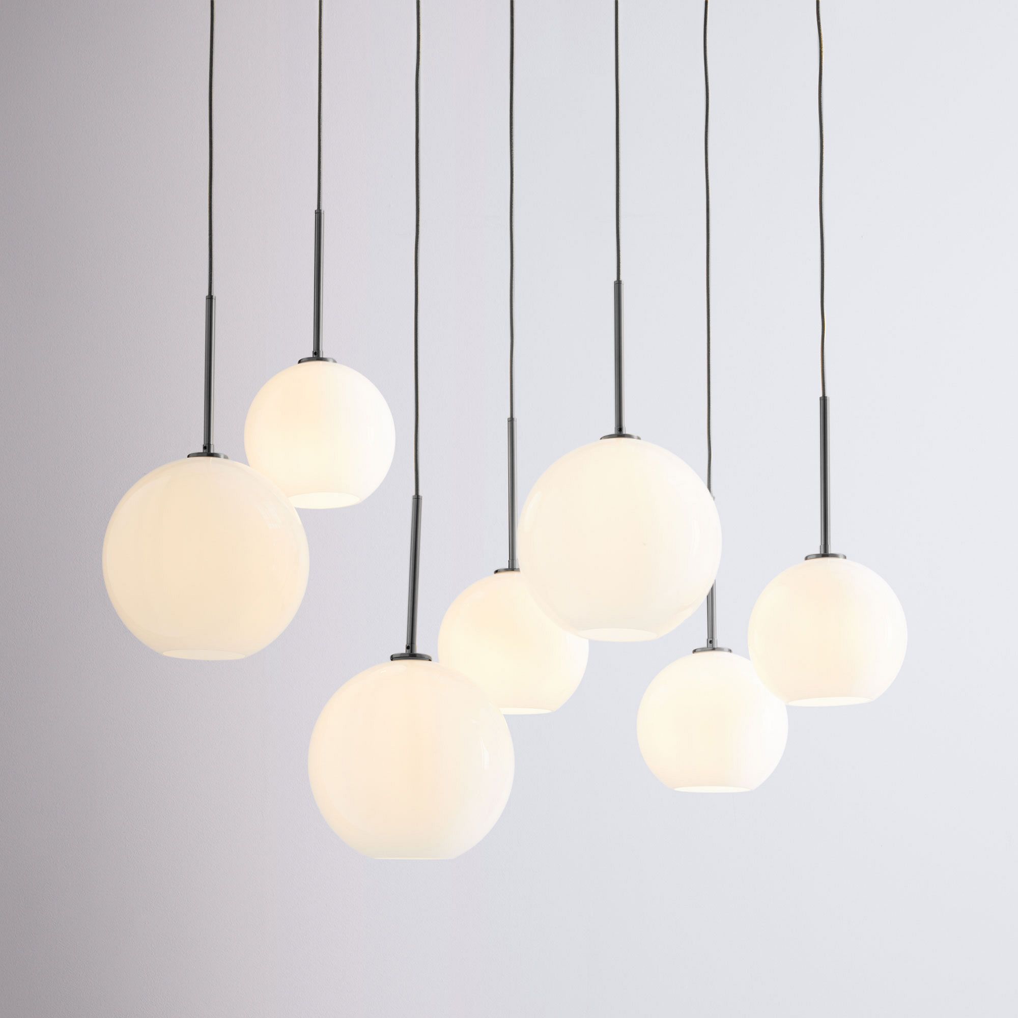 Selvion Contemporary 7-Light Globe Chandelier – Ambient Lighting for Hotel Lobbies or Homes