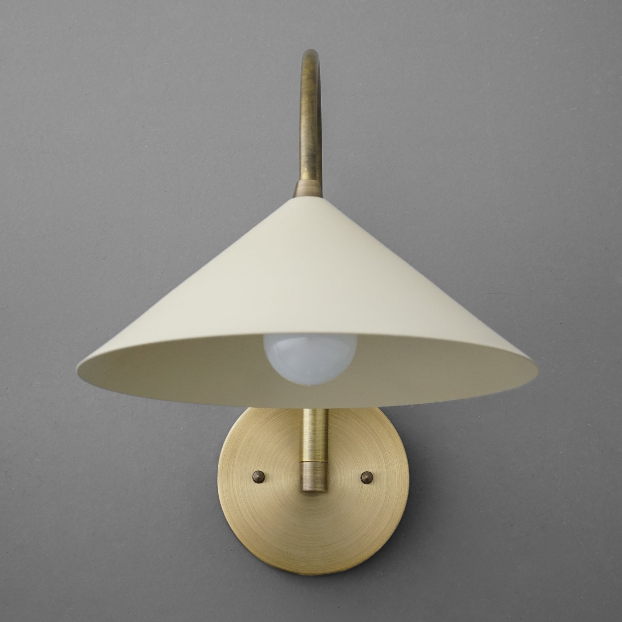 Curva Metal Vintage Wall Sconce  - Elegant Cone Shade for Bedrooms