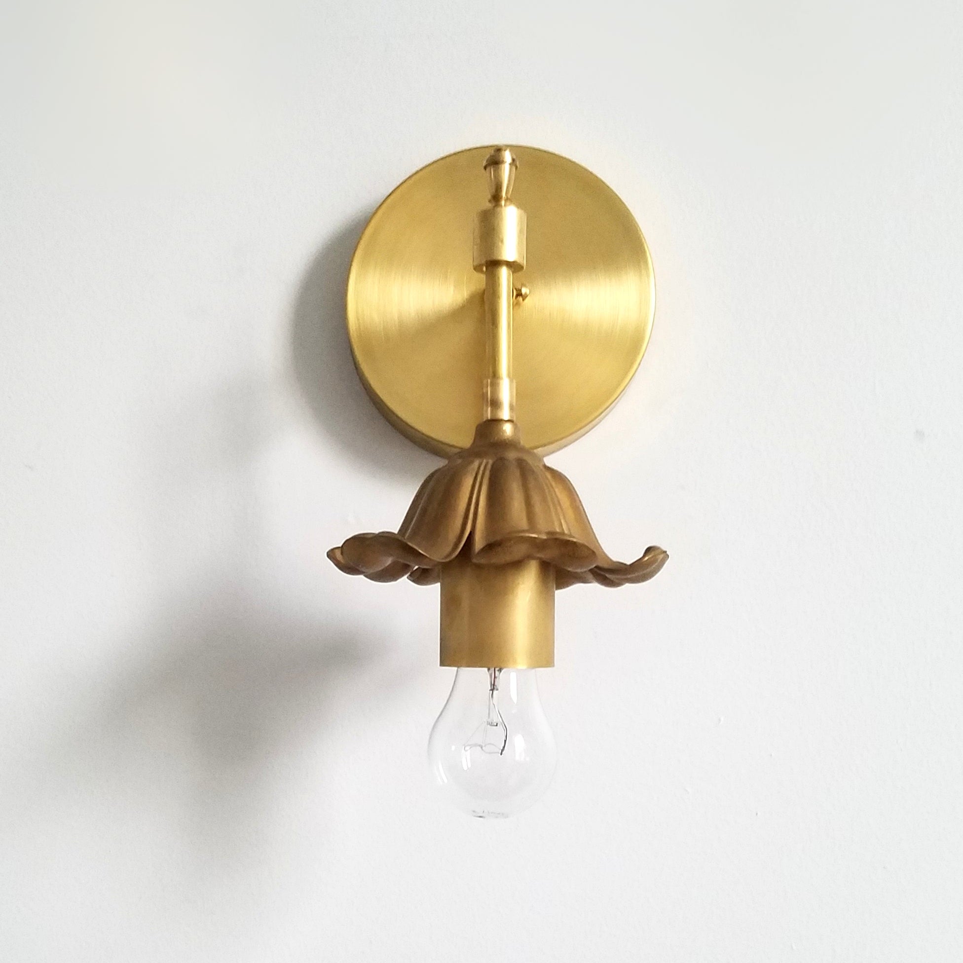 Single Light Brass Wall Sconce - Romantic Bathroom & Hallway Lamp
