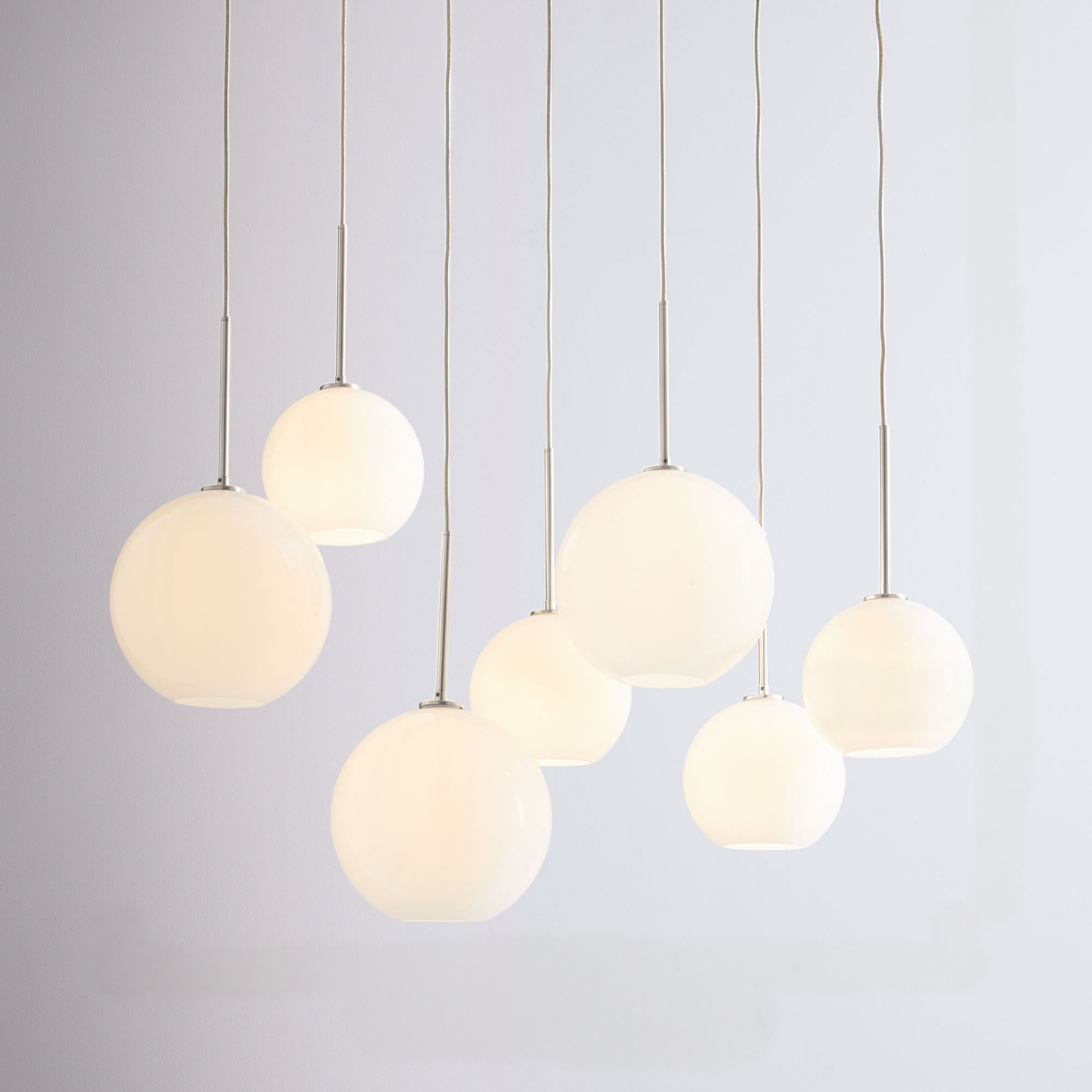 Selvion Contemporary 7-Light Globe Chandelier – Ambient Lighting for Hotel Lobbies or Homes