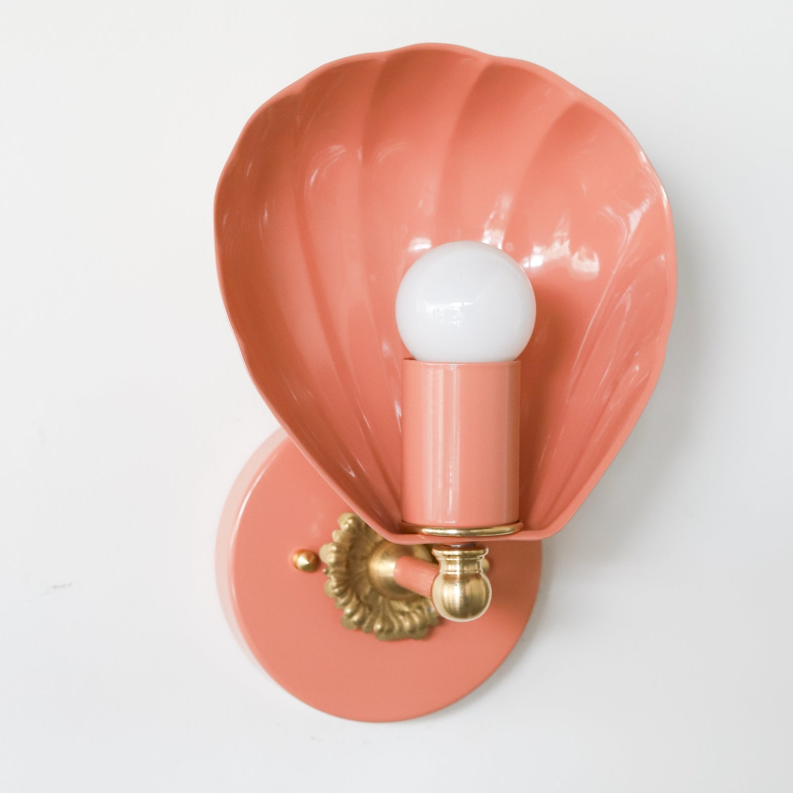 Shell Shape Wall Sconce - Brass Accents Steel Light for Eclectic Decor