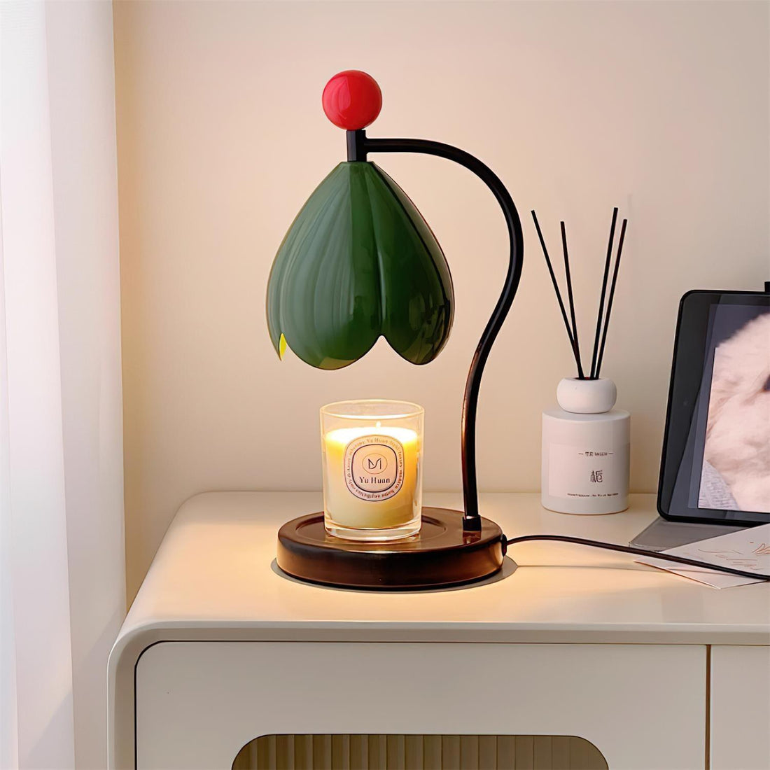 Flower - Shaped Wrought Iron Table Lamp