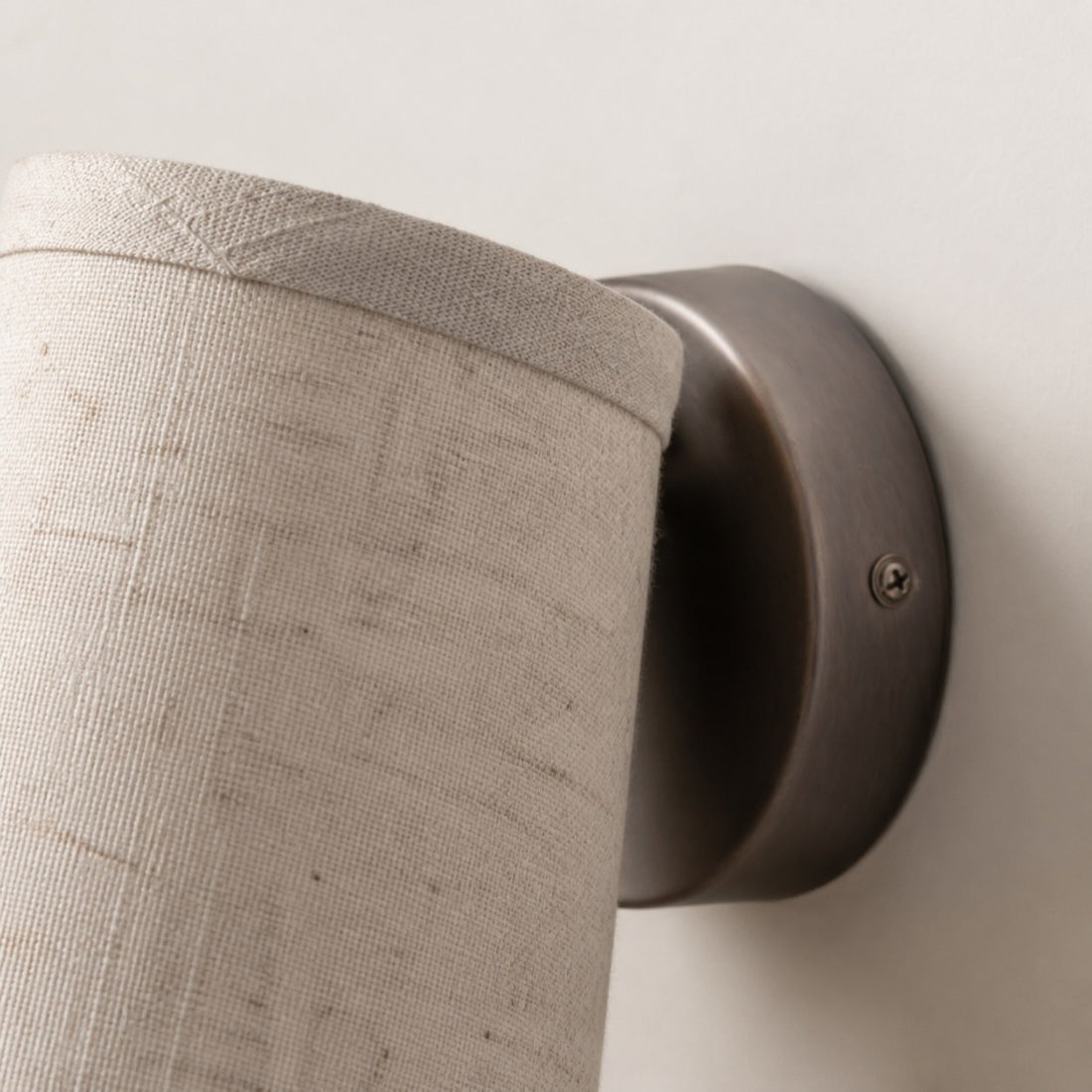 Zalen Textured Linen Bronze Wall Light – Soft Retro Wall Sconce for Reading Nook
