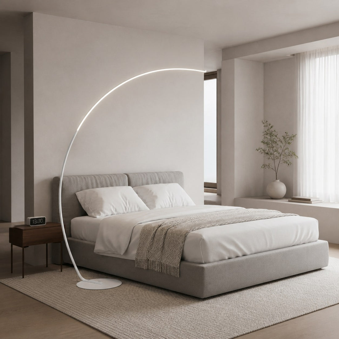 Lirra Minimal Curved Floor Lamp – Elegant Metal Accent for Living Spaces