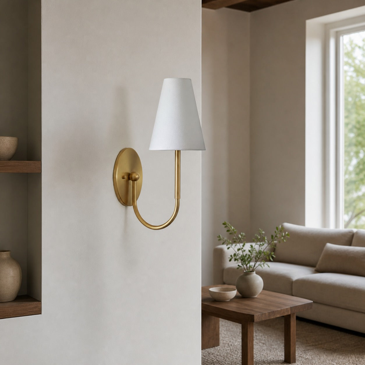 Curva Metal Collection Traditional Wall Light - Brass Finish with Shade