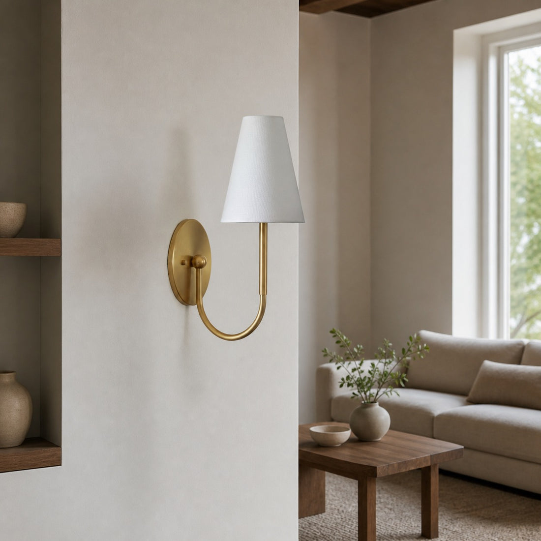 Curva Metal Collection Traditional Wall Light - Brass Finish with Shade