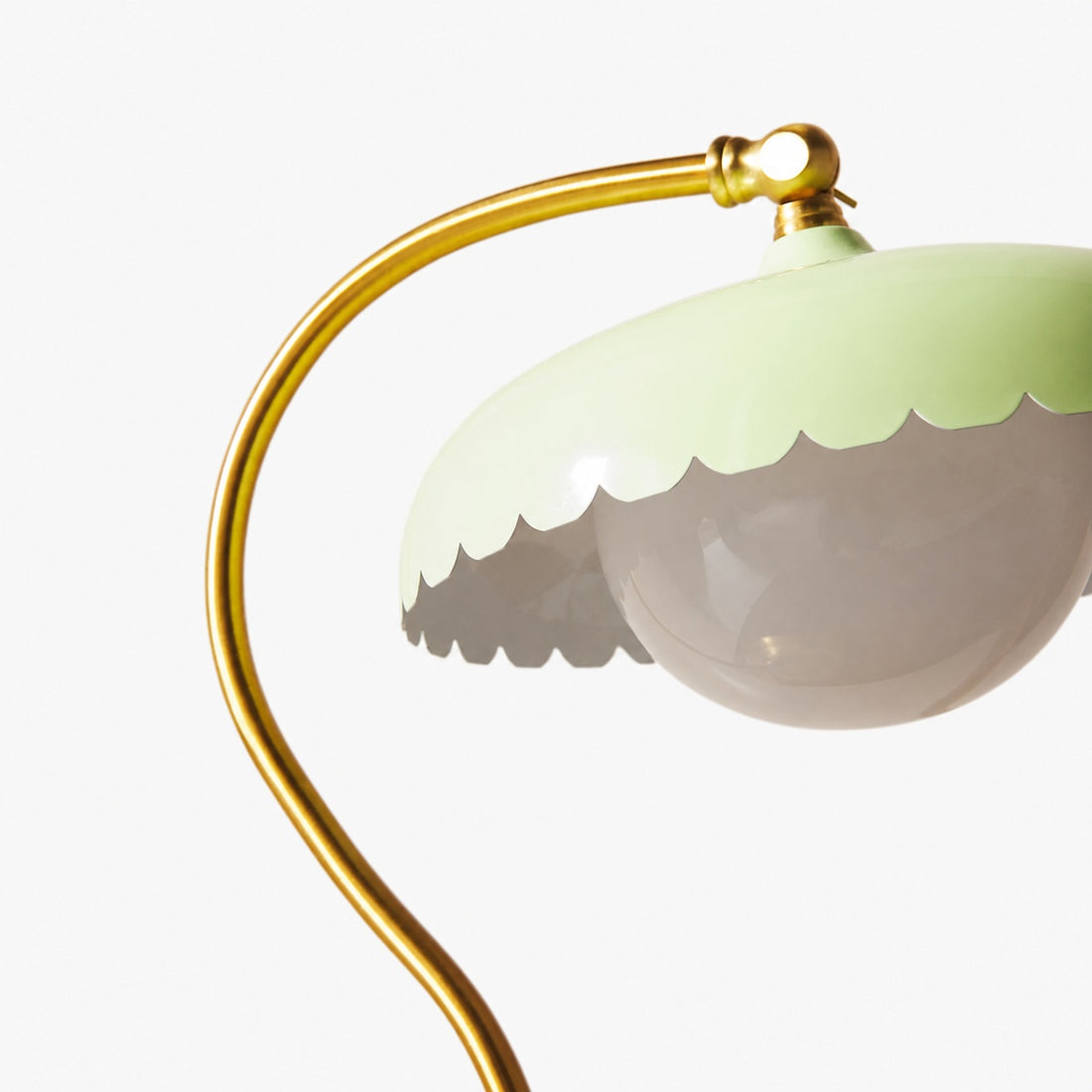 Rayla Scallop Task Lamp – Retro Task Lighting with Style