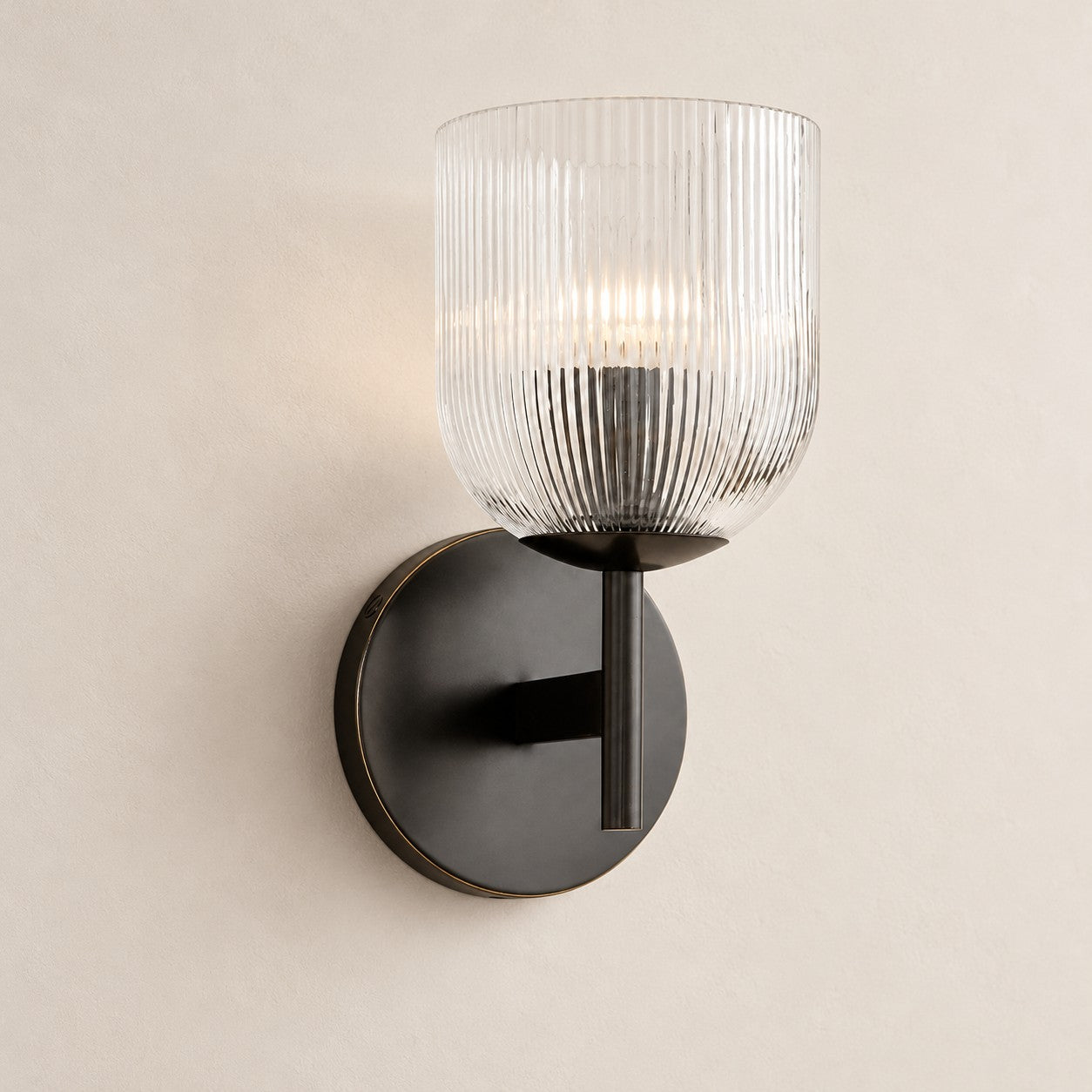 Bravira ribbed glass sconce, matte black, 1 head