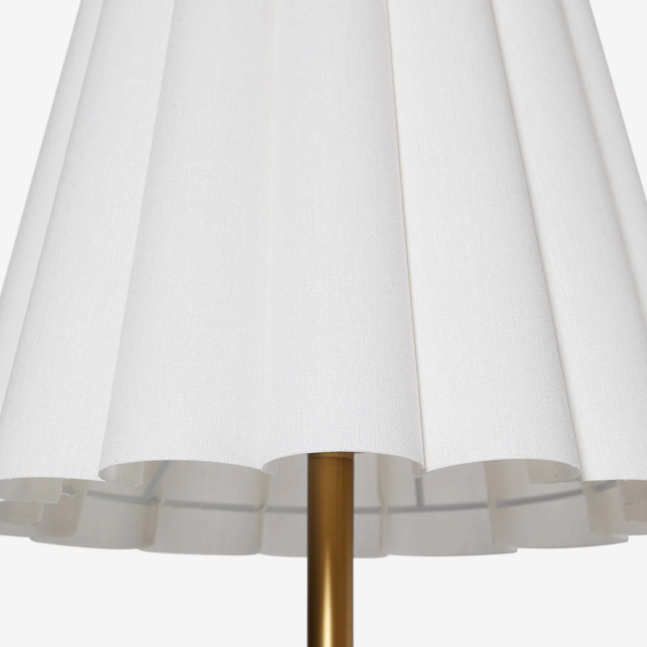 Ruffmeto Transitional Slim Table Lamp – Sculptural Shade Lighting for Living Room or Bedroom