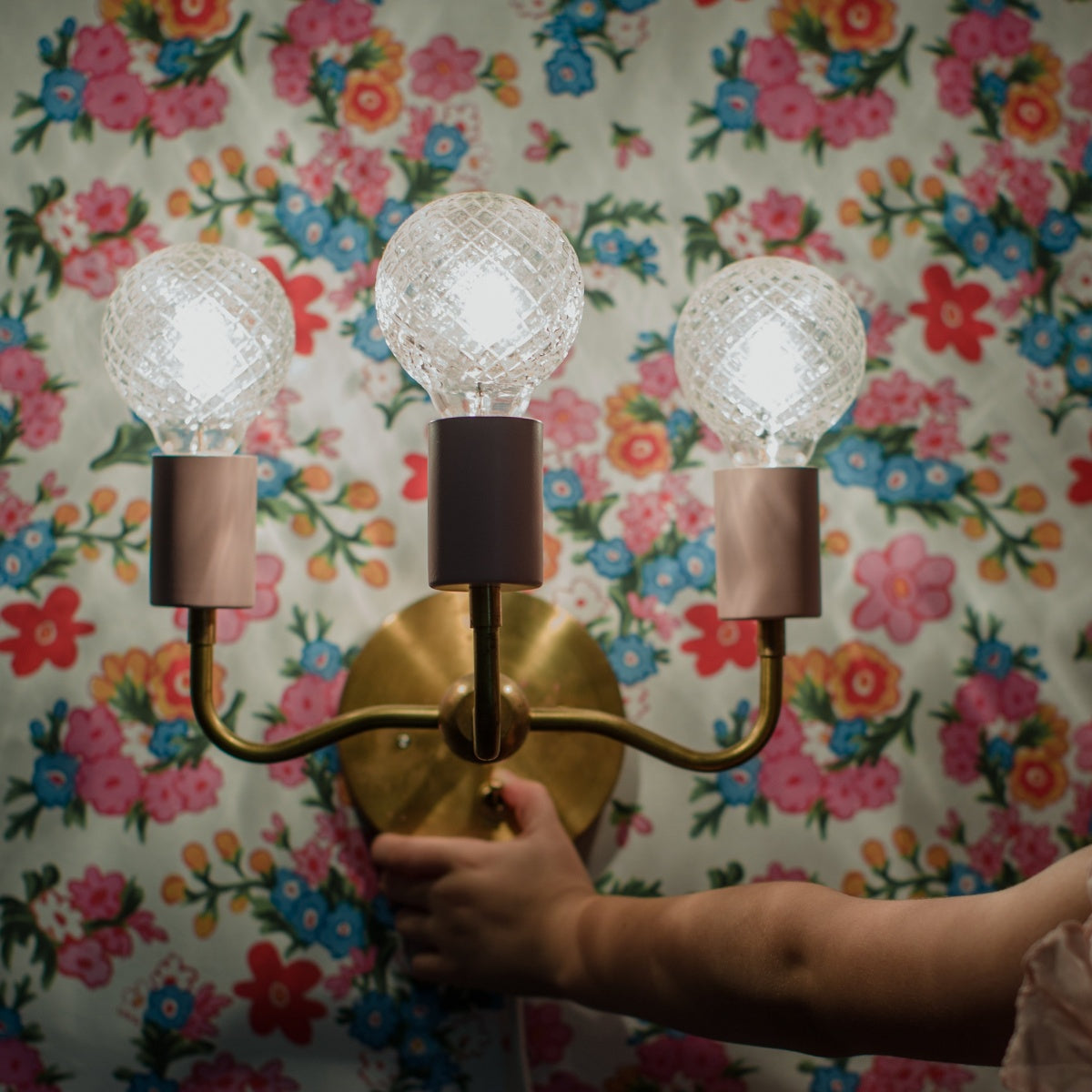 Vintage Style Elegant Three - Arm Metal Wall Sconce