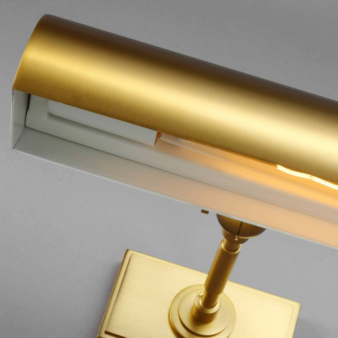 Modo Modern Wall Sconce - Angular Metal Arm Design Industrial Wall Lamp