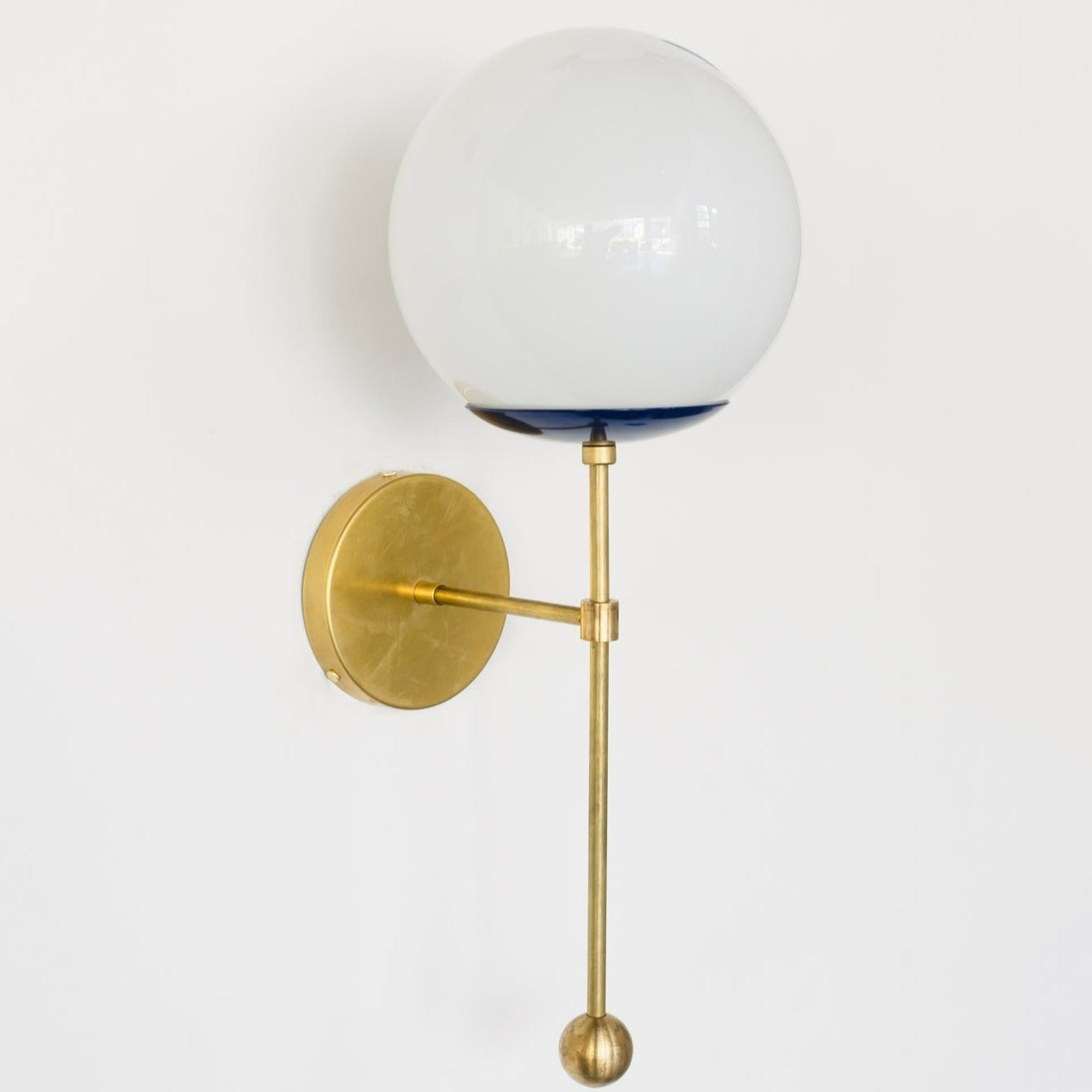 Modern Adjustable Wall Sconce - Brass & Glass Accent for Home Lighting