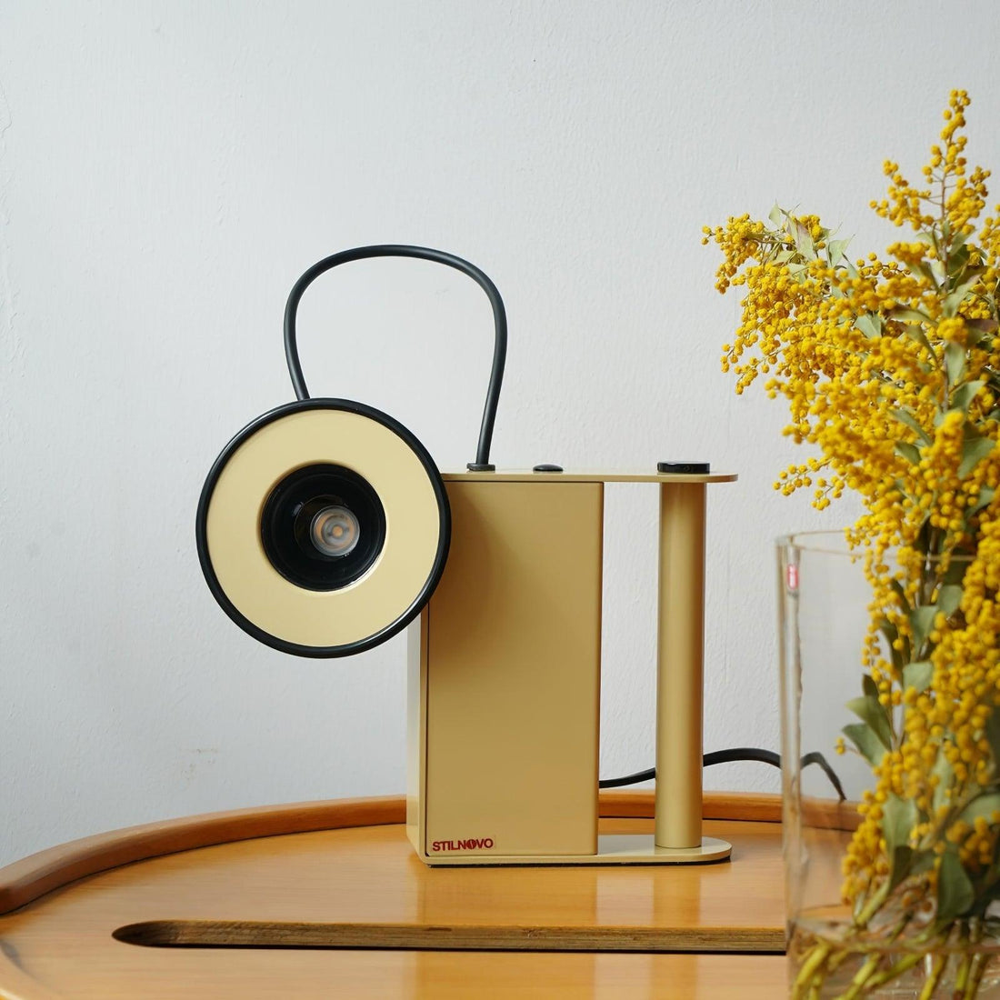 Magnetic Adjustable Camera Table Lamp