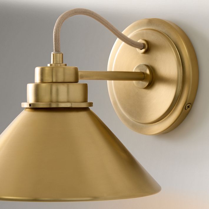 Aurenza Sconce – Farmhouse Wall Light with Metal Accents for Cozy Spaces