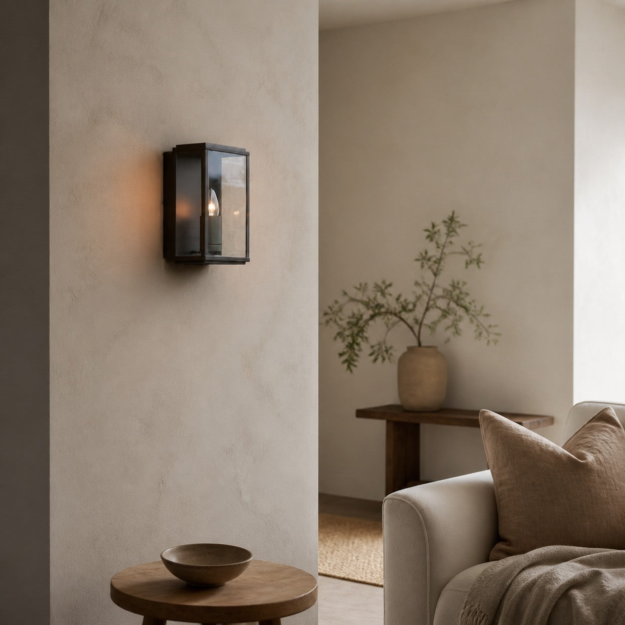 Boxar Outdoor Wall Lantern – Metal Frame and Clear Glass for Porches or Entryways