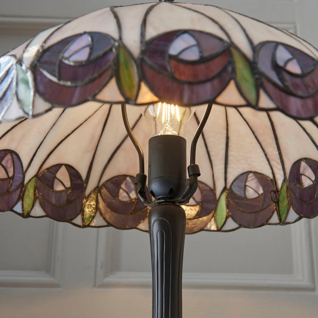 TF Hutchinson Art-Glass Tiffany Style Table Lamp – Handcrafted Design for Home and Office