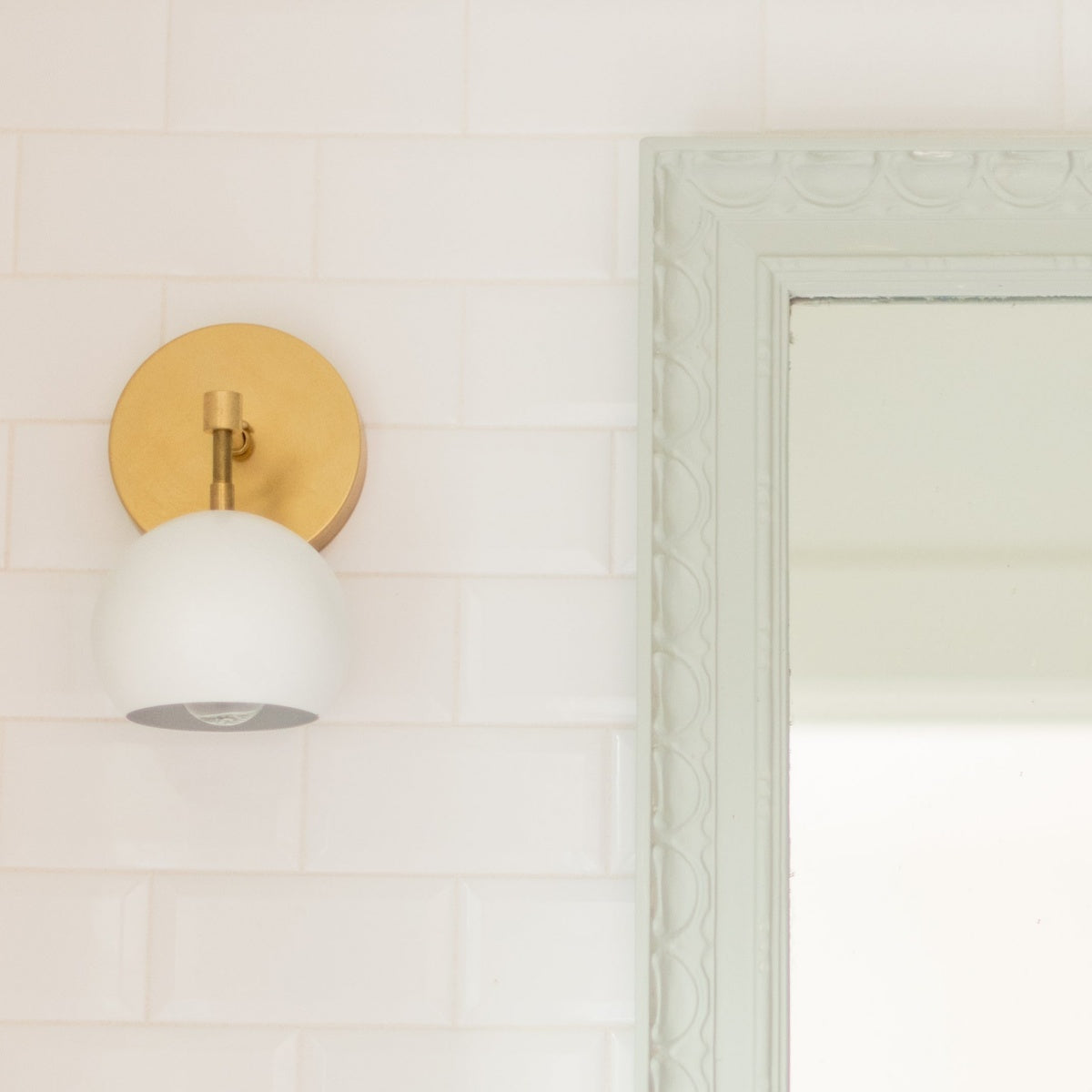 Mid-Century Stylish Metal Finish Wall Sconce