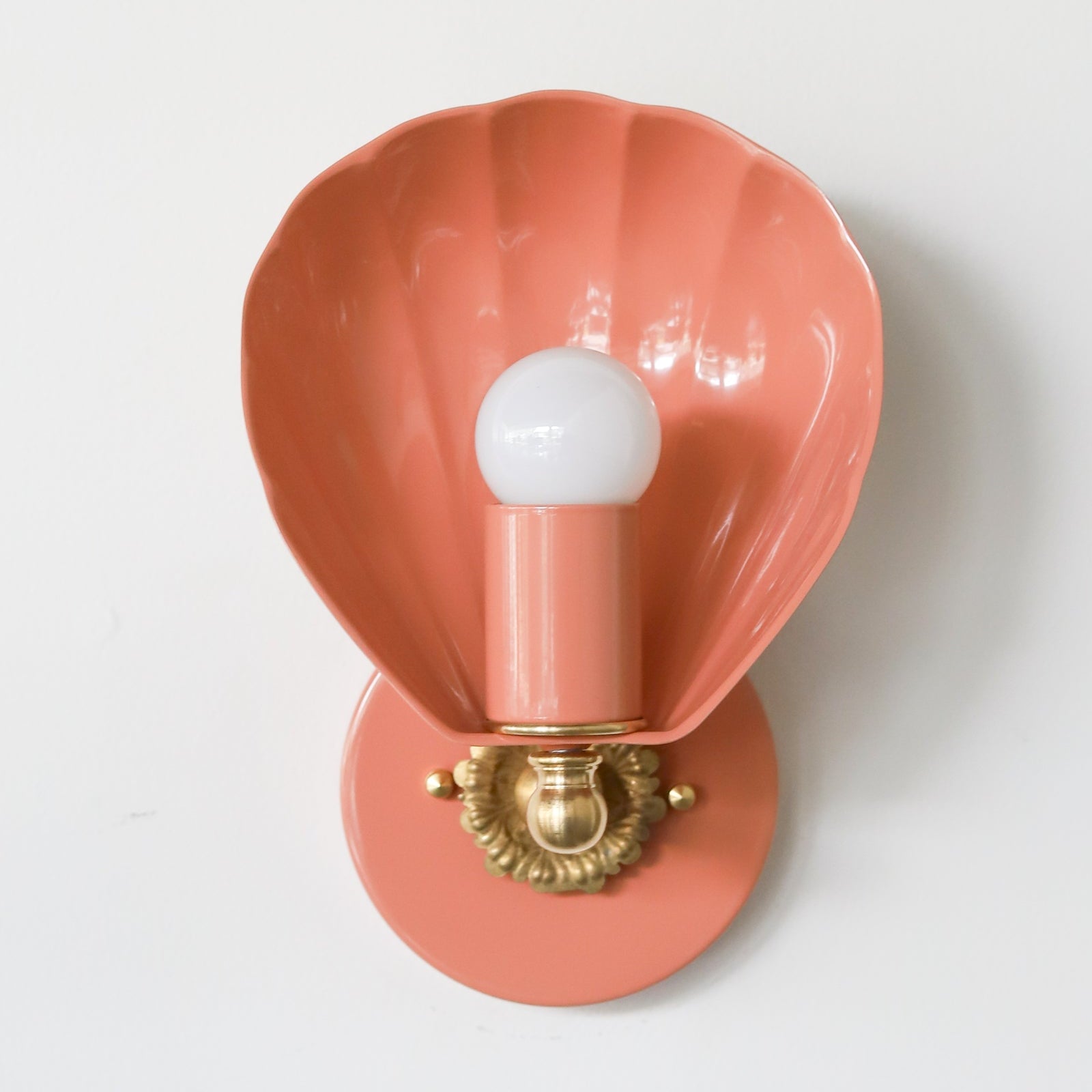 Shell Shape Wall Sconce - Brass Accents Steel Light for Eclectic Decor