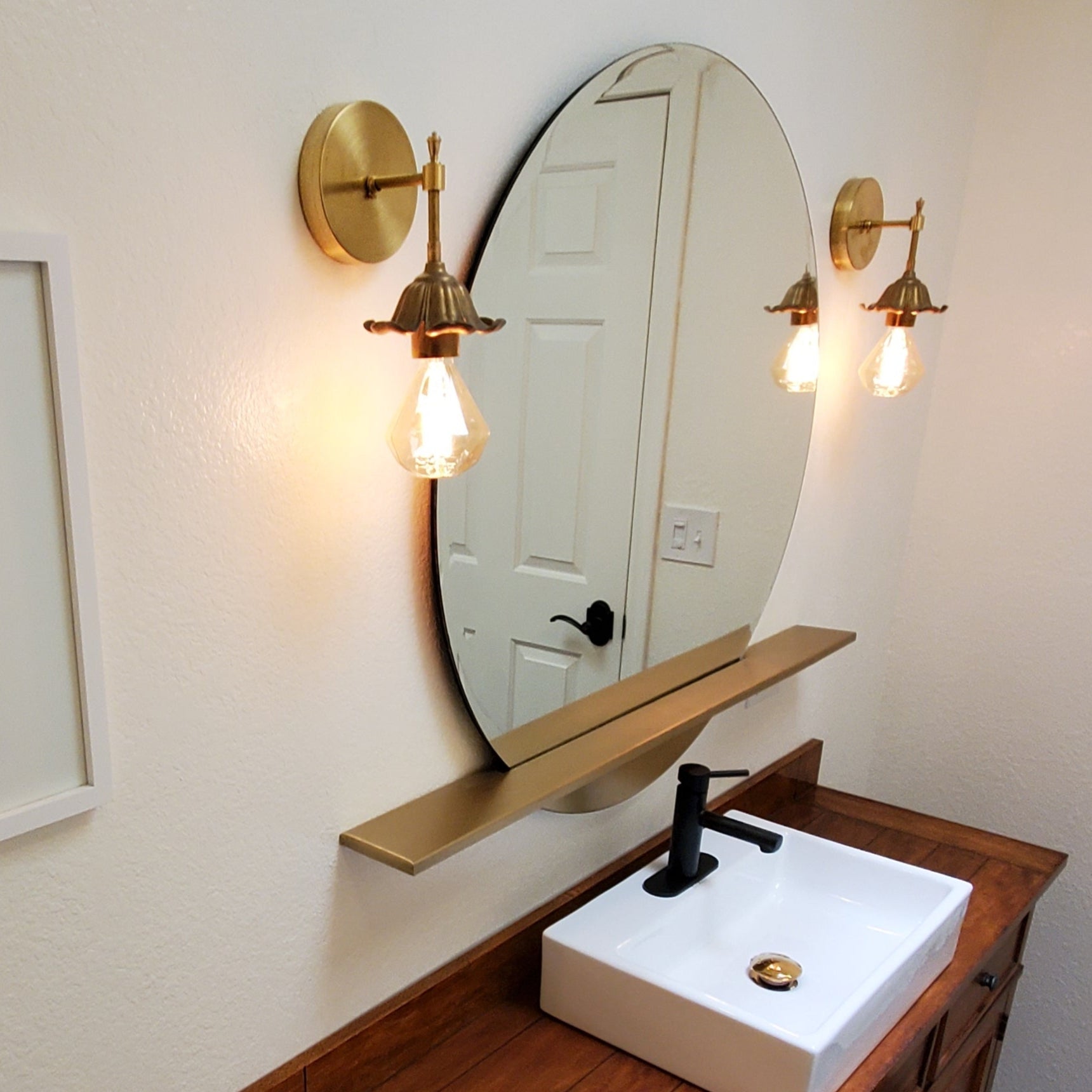 Single Light Brass Wall Sconce - Romantic Bathroom & Hallway Lamp